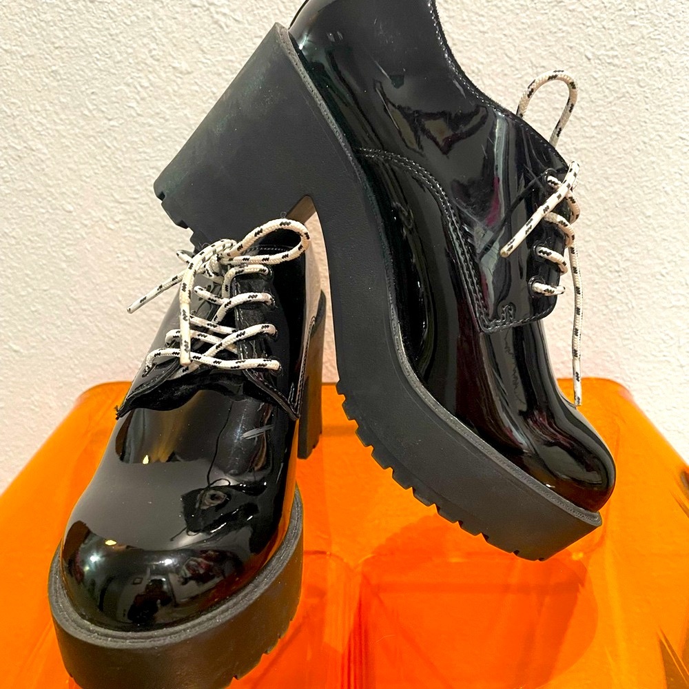 Forever 21 Black Faux Patent Platform Oxford Shoes